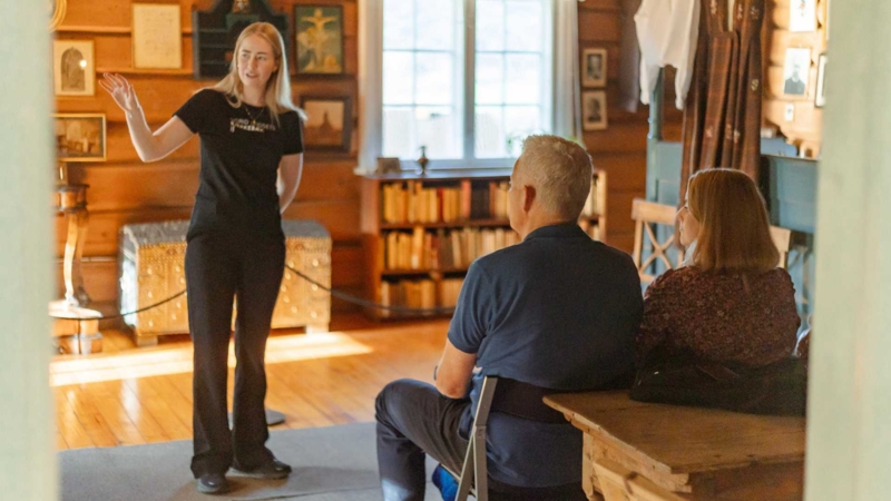 Omviser forteller - foto Veslemøy Furuseth.jpg